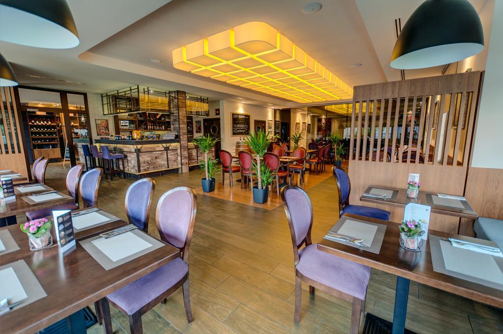 Hotel Figa Plewiska Ngoại thất bức ảnh