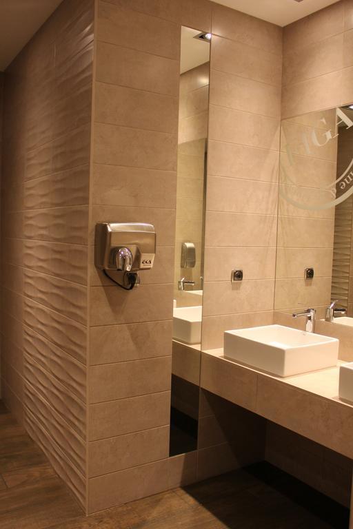 Hotel Figa Plewiska Ngoại thất bức ảnh