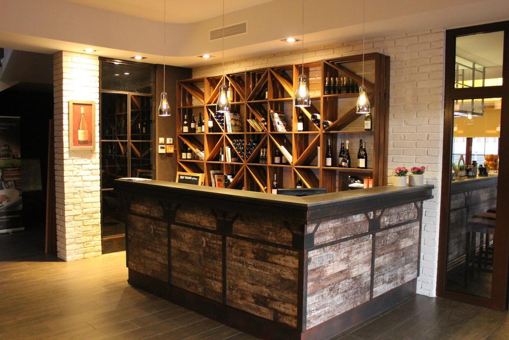 Hotel Figa Plewiska Ngoại thất bức ảnh