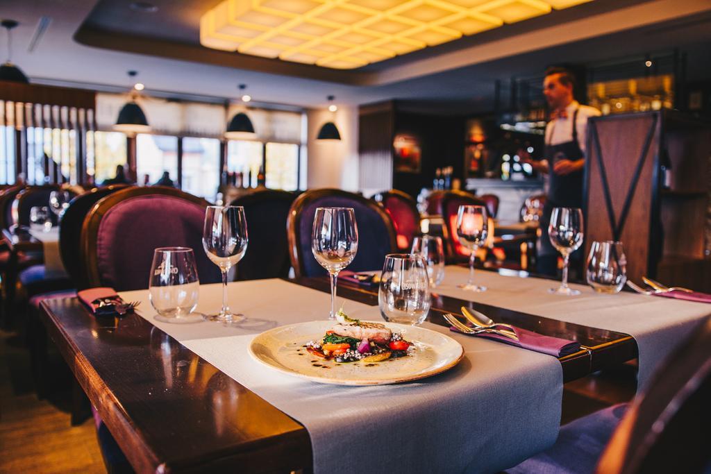 Hotel Figa Plewiska Ngoại thất bức ảnh